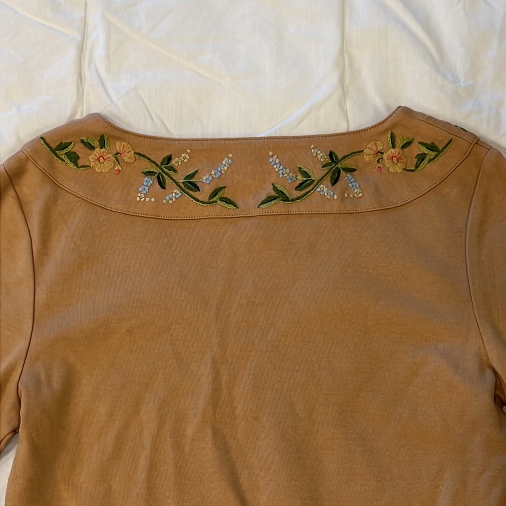Long Sleeve Express Shirt w Floral Embroidered Neckline - Picture 3 of 3